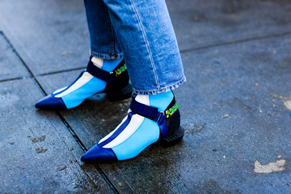 atmosphere details, AUTUMN WINTER 2017-2018, AW 17-18, blue denim, denim pants, detail, FALL WINTER 2017-2018, fashion week, frenchystyle, FW, FW 17-18, graphic shoes, horizontal, jeans, jonathan paciullo, leather shoes, linda tol, louis vuitton, NEW YORK, NYFW, street style, trousers, turquoise