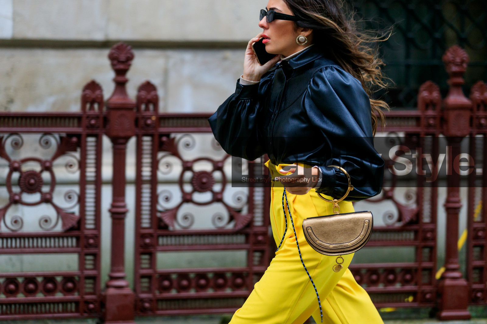black leather shirt, yellow pants, high waist pants, belted pants, golden bag, golden buckle bag, chloe bag, round shape bag, round shape earrings, golden earrings, fashion week, frenchystyle, FW, jonathan paciullo, street style, LFW, LONDON, AUTUMN WINTER 2020-2021, FALL WINTER 2020-2021, FW 20-21, horizontal, atmosphere details, detail
