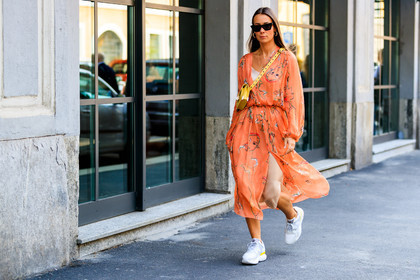 alice & j.s, floral, flowers, graphic dress, leather bag, leather shoes, orange dress, printed dress, sunglasses, white shoes, white sneakers, yellow bag, street style, jonathan paciullo, FW, frenchystyle, fashion week, MFW, MILAN, SPRING SUMMER 2019, SS 19, atmosphere details, horizontal, full length
