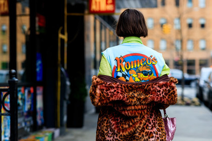 animal print, blue t shirt, brown fur, cartoon, Fur coat, graphic jacket, green shirt, leopard, off the shoulder, printed jacket, printed t shirt, frenchystyle, jonathan paciullo, street style, NYFW, NEW YORK, AUTUMN WINTER 2019-2020, AW 19-20, FALL WINTER 2019-2020, FW 19-20, fashion week, FW, atmosphere details, horizontal, detail