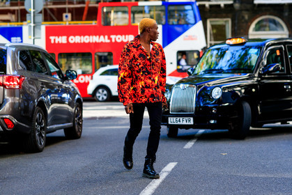 fire printed jacket, denim jacket, fashion week, frenchystyle, FW, jonathan paciullo, street style, atmosphere details, horizontal, full length