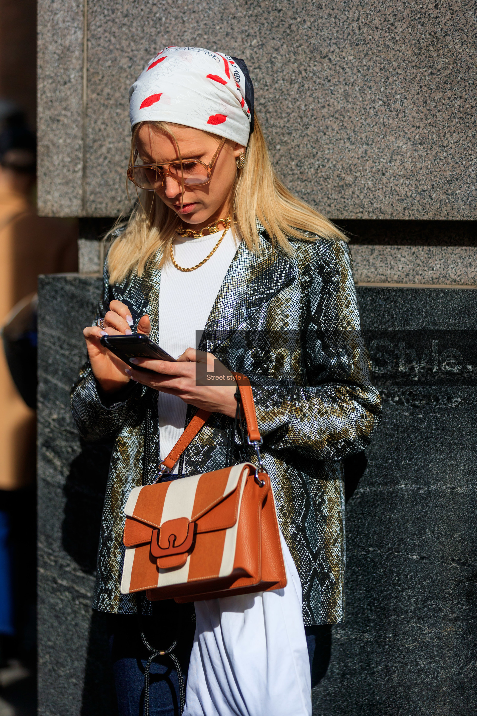 white scarf, white top, white leather bag, silk scarf, printed scarf, giambattista valli scarf, camel leather bag, bicolor bag, striped bag, hand bag, animal skin jacket, kaki leather jacket, sheer sunglasses, big glasses, aviator glasses, fashion week, frenchystyle, FW, jonathan paciullo, street style, MFW, MILAN, AUTUMN WINTER 2020-2021, FALL WINTER 2020-2021, FW 20-21, vertical, atmosphere details, detail