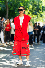 crop top, drawings, embroidered pants, fashion week, floral, flower, frenchystyle, full length, FW, jonathan paciullo, MENSWEAR, message, oversize, PARIS, PFW, printed pants, red jacket, red pants, sleeveless, SPRING SUMMER 2017, SS 17, street style, sunglasses, vertical, white sneakers, white top