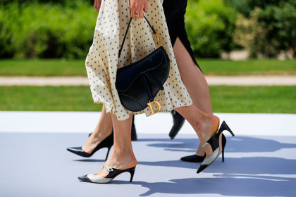 beige dress, black and white shoes, black bag, christian dior, graphic dress, high heels, leather bag, leather shoes, polka dot, printed dress, fashion week, frenchystyle, FW, jonathan paciullo, street style, PFW, PARIS, horizontal, atmosphere details, detail, AUTUMN WINTER 2018-2019, FALL WINTER 2018-2019, FW 18-19