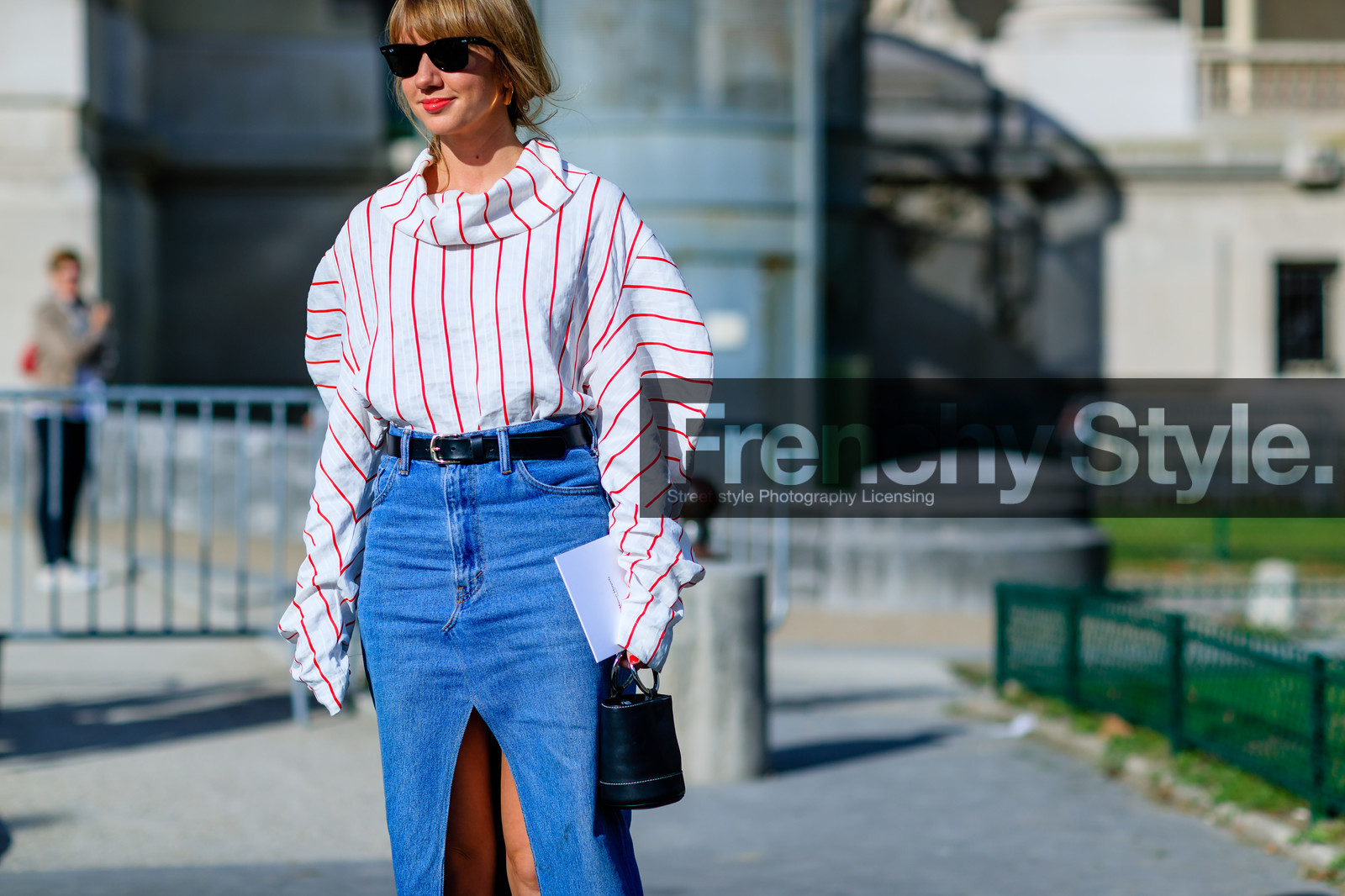 atmosphere details, black bag, black belt, blue denim, denim skirt, detail, fashion week, frenchystyle, FW, graphic shirt, horizontal, jonathan paciullo, leather bag, leather belt, levis, lisa aiken, PARIS, PFW, SPRING SUMMER 2017, SS 17, street style, striped shirt, sunglasses, white shirt