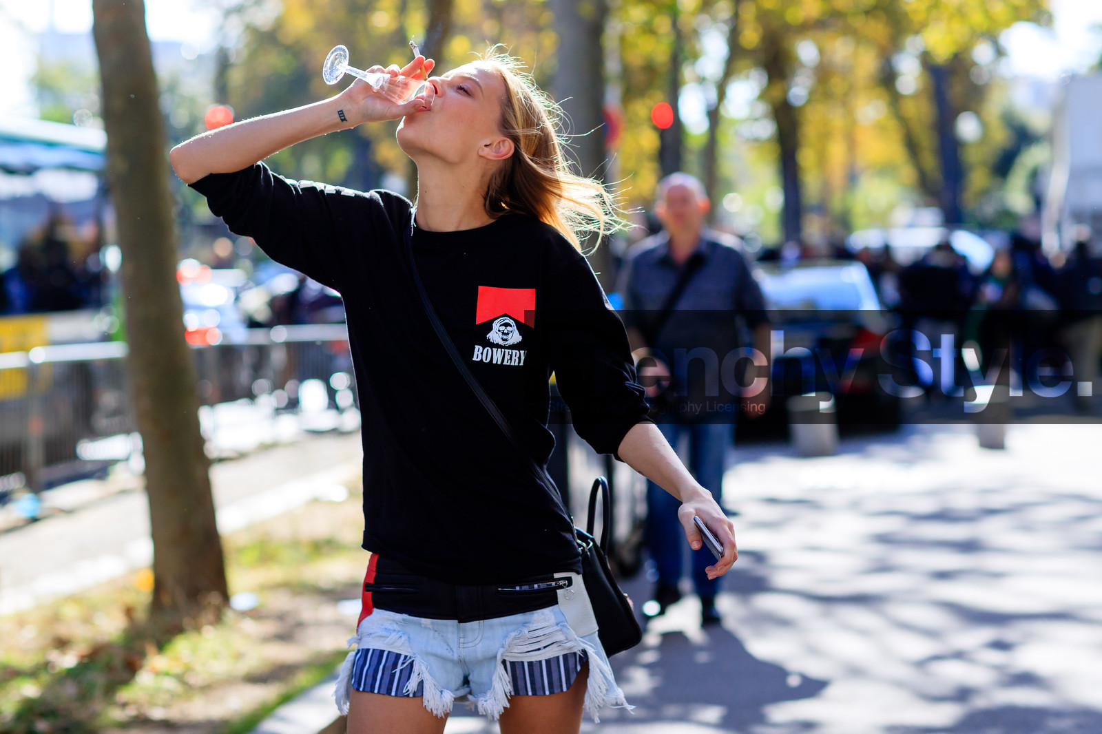 atmosphere details, black bag, black sweater, blue denim, denim shorts, detail, fashion week, frenchystyle, FW, horizontal, jonathan paciullo, lexi boling, model, PARIS, PFW, ripped pants, SPRING SUMMER 2017, SS 17, street style