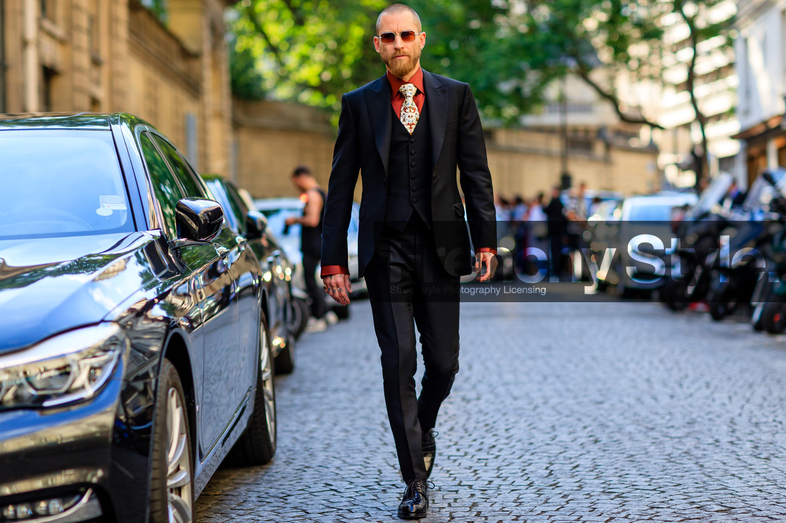 atmosphere details, AUTUMN WINTER 2016-2017, AW 16-17, black jacket, black loafers, black pants, black suit, blazer, FALL WINTER 2016-2017, fashion week, frenchystyle, full length, FW, FW 16-17, HAUTE COUTURE, horizontal, jonathan paciullo, justin o'shea, leather shoes, MENSWEAR, orange shirt, PARIS, PFW, street style, sunglasses, tattoos, three pieces suit, trousers