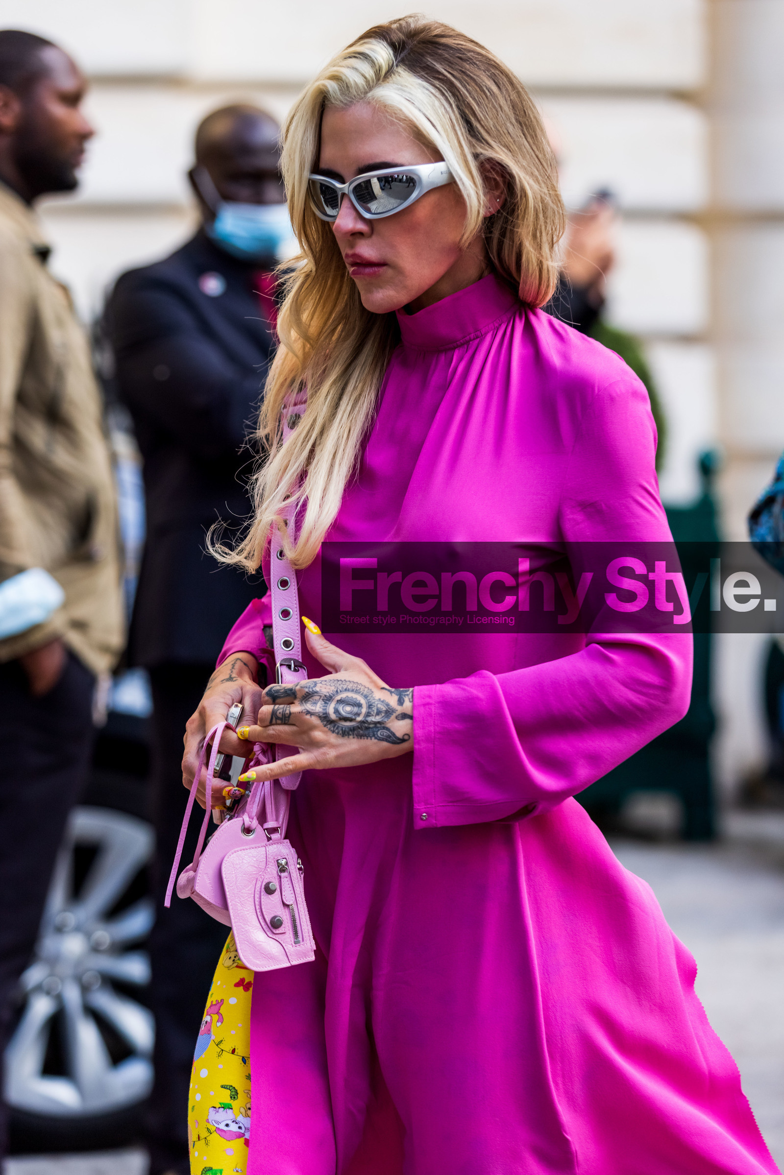bag, balenciaga bag, color, dress, fuchsia dress, hairstyle, pink bag, pink dress, printed legging, silver sunglasses, sunglasses, tattoo, yellow legging, street style, jonathan paciullo, FW, frenchystyle, fashion week, PFW, PARIS, SPRING SUMMER 2022, SS 22, vertical, atmosphere details