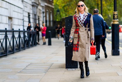 black shoes, checked, graphic jacket, high heels, leather bag, leather shoes, plaid, printed jacket, red bag, tartan, trench coat, fashion week, frenchystyle, FW, jonathan paciullo, street style, LFW, LONDON, SPRING SUMMER 2019, SS 19, atmosphere details, horizontal, full length