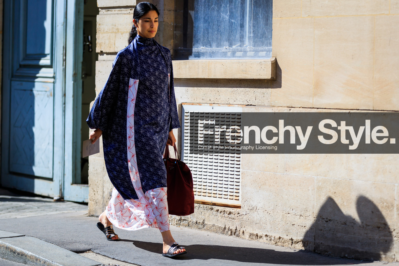 black sandals, blue dress, flowers, graphic dress, leather bag, leather shoes, printed dress, red bag, fashion week, frenchystyle, FW, jonathan paciullo, street style, PFW, PARIS, horizontal, atmosphere details, full length, AUTUMN WINTER 2018-2019, FALL WINTER 2018-2019, FW 18-19, caroline issa