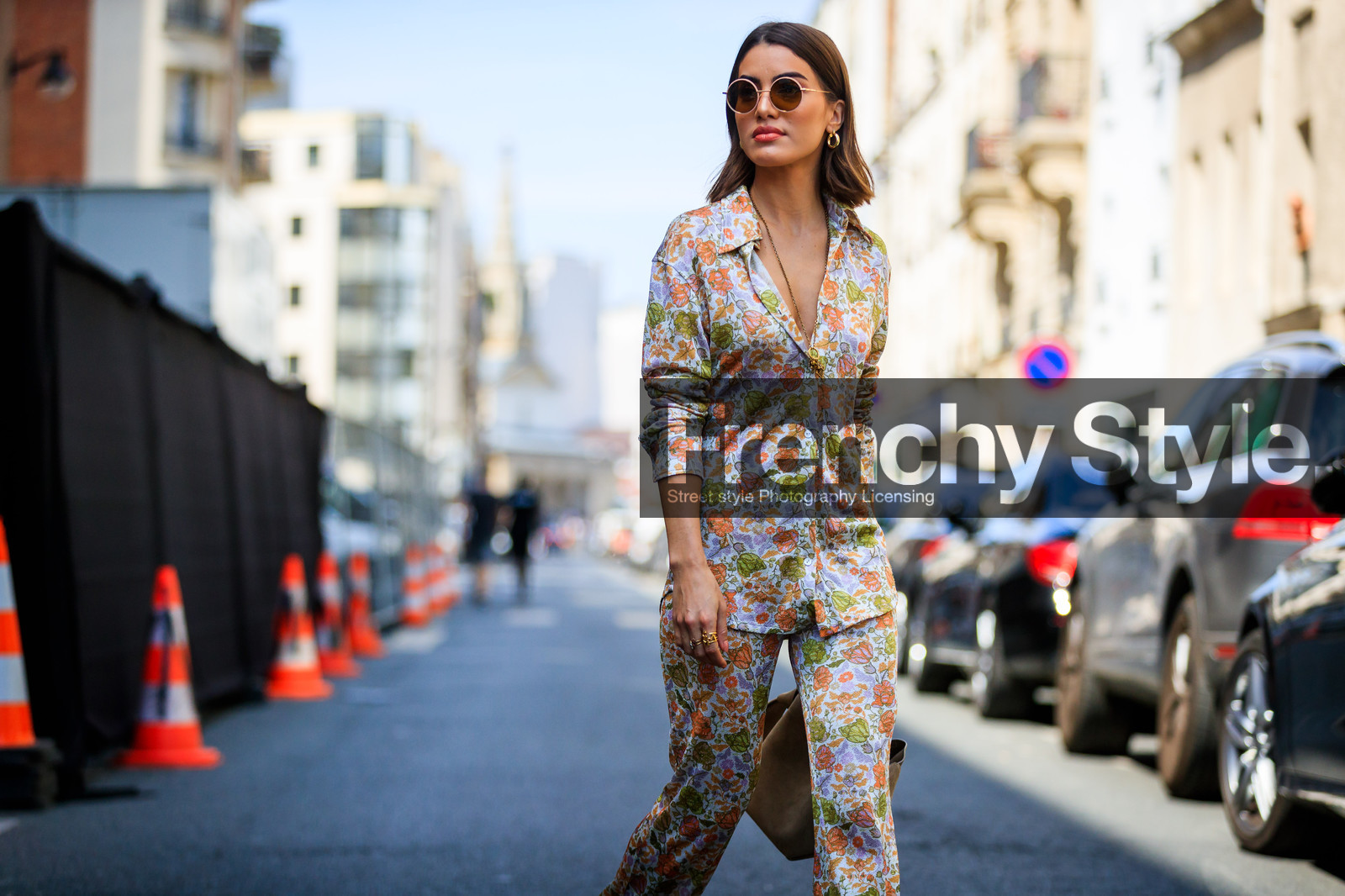 floral, flowers, graphic pants, multicolor shirt, printed pants, sunglasses, trousers, fashion week, frenchystyle, FW, jonathan paciullo, street style, PFW, PARIS, atmosphere details, horizontal, detail, AUTUMN WINTER 2018-2019, FALL WINTER 2018-2019, FW 18-19, camila coelho