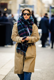 black sunglasses, plaid scarf, dark scarf, beige trench, jeans, fashion week, frenchystyle, FW, jonathan paciullo, street style, PFW, PARIS, menswear, FALL WINTER 2022-2023, AUTUMN WINTER 2022-2023, FW 22-23, atmosphere details, detail, vertical