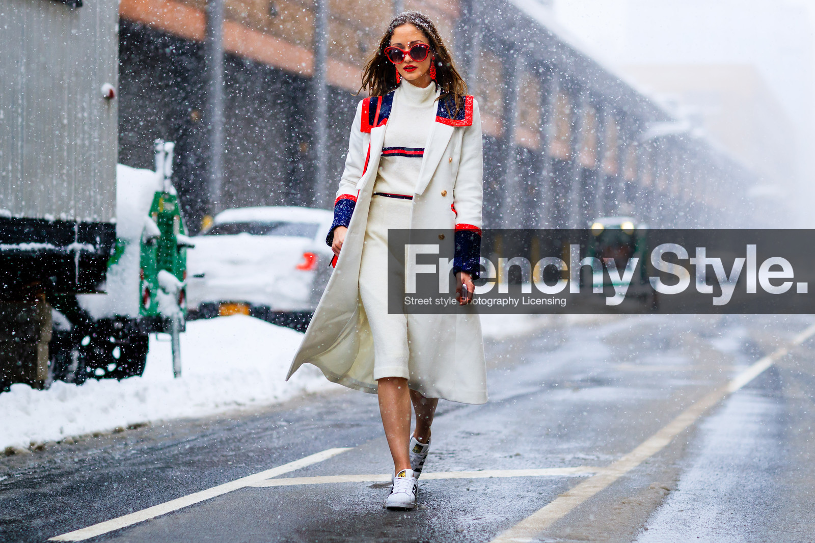 adidas, atmosphere details, AUTUMN WINTER 2017-2018, AW 17-18, FALL WINTER 2017-2018, fashion week, frenchystyle, full length, FW, FW 17-18, graphic coat, horizontal, jonathan paciullo, leather sneakers, NEW YORK, NYFW, patchwork, printed coat, street style, sunglasses, white coat, white sneakers, white sweater