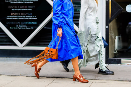 atmosphere details, blue dress, brown bag, brown shoes, detail, emili sindlev, fashion week, frenchystyle, fringes, FW, high heels, horizontal, jonathan paciullo, jw anderson, leather bag, leather shoes, LFW, LONDON, SPRING SUMMER 2018, SS 18, street style, suede bag