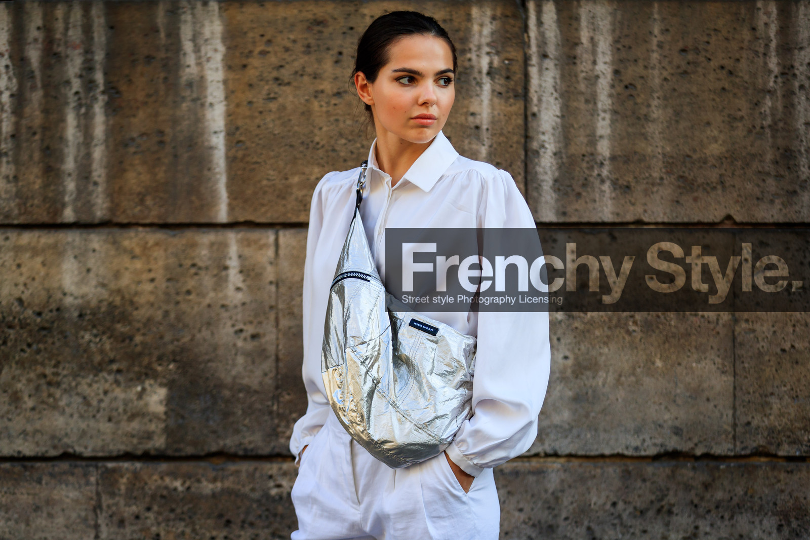 isabel marant, leather bag, shiny bag, silver bag, trousers, white pants, white shirt, fashion week, frenchystyle, FW, jonathan paciullo, street style, PFW, PARIS, horizontal, atmosphere details, detail, AUTUMN WINTER 2018-2019, FALL WINTER 2018-2019, FW 18-19, doina ciobanu