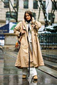 beige trench, beige trench coat, beige combat boots, white pants, crossbody bag, loewe bag, winter trench, amanda alagem, fashion week, frenchystyle, FW, jonathan paciullo, street style, NYFW, NEW YORK, AUTUMN WINTER 2022-2023, FALL WINTER 2022_2023, FW 22-23, vertical, full length