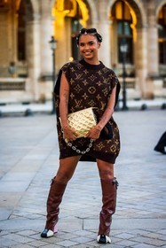 bag, boots, brown boots, brown dress, dress, gold bag, leather bag, leather boots, logo print, louis vuitton look, Paola Locatelli, fashion week, frenchystyle, FW, jonathan paciullo, street style, PFW, PARIS, SPRING SUMMER 2022, SS 22, vertical, full length
