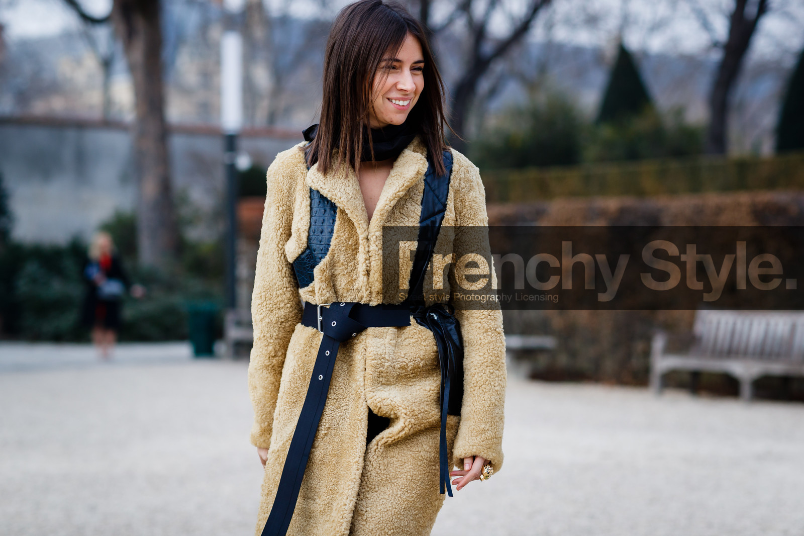 beige coat, beige fur, beige jacket, black belt, black scarf, Fur coat, fur jacket, fashion week, frenchystyle, FW, jonathan paciullo, street style, PFW, PARIS, SPRING SUMMER 2017, SS 17, HAUTE COUTURE, atmosphere details, detail, horizontal, natasha goldenberg