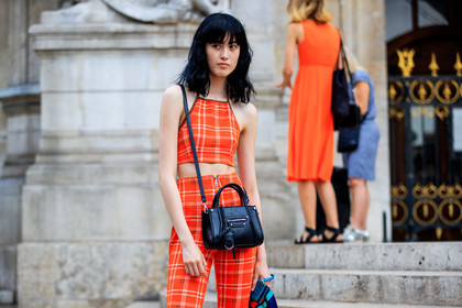 black bag, checked, checked pants, checked top, graphic pants, high waist, leather bag, orange pants, orange top, plaid, printed pants, trousers, zip, fashion week, frenchystyle, FW, jonathan paciullo, street style, PFW, PARIS, atmosphere details, horizontal, detail, model, AUTUMN WINTER 2018-2019, FALL WINTER 2018-2019, FW 18-19