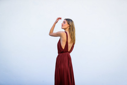 camille rowe, christian dior, pleated dress, red dress, fashion week, frenchystyle, FW, jonathan paciullo, street style, PFW, PARIS, AUTUMN WINTER 2019-2020, AW 19-20, FALL WINTER 2019-2020, FW 19-20, horizontal, atmosphere details, detail