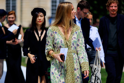 floral, graphic dress, green dress, printed dress, fashion week, frenchystyle, FW, jonathan paciullo, street style, PFW, PARIS, horizontal, atmosphere details, detail, AUTUMN WINTER 2018-2019, FALL WINTER 2018-2019, FW 18-19, jennifer neyt