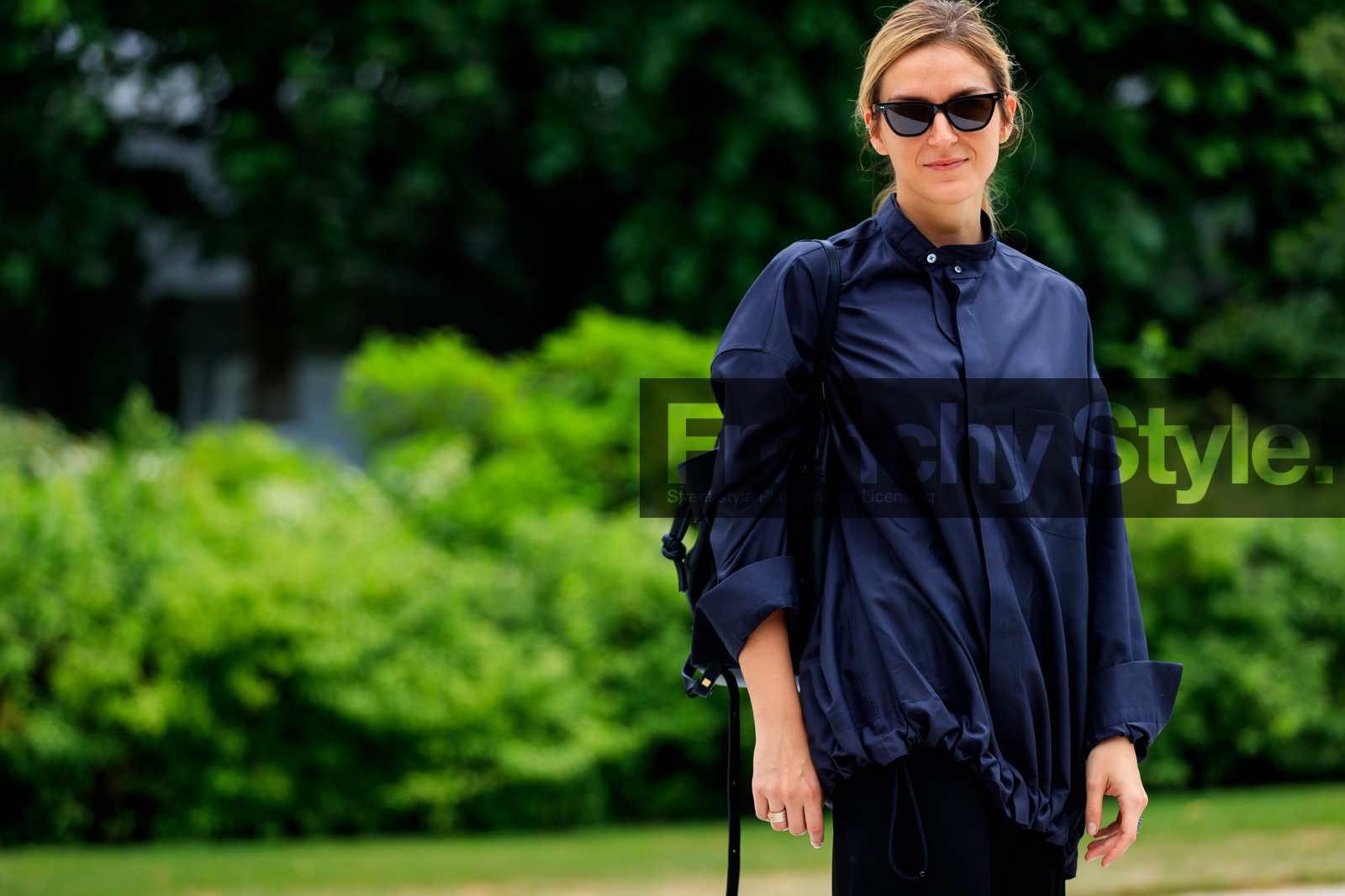 black pants, blue shirt, sunglasses, trousers, fashion week, frenchystyle, FW, jonathan paciullo, street style, PFW, PARIS, horizontal, atmosphere details, detail, AUTUMN WINTER 2018-2019, FALL WINTER 2018-2019, FW 18-19, Gaia Repossi