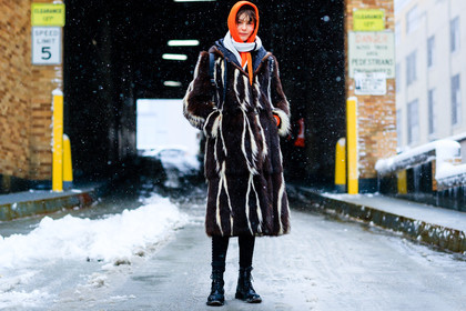 atmosphere details, AUTUMN WINTER 2017-2018, AW 17-18, backpack, black boots, brown coat, brown fur, FALL WINTER 2017-2018, fashion week, fendi, frenchystyle, full length, Fur coat, FW, FW 17-18, hoodie, horizontal, jonathan paciullo, leather boots, model, NEW YORK, NYFW, orange sweater, street style, white scarf