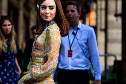 eyeshadow, graphic dress, printed dress, psychedelic, yellow dress, fashion week, frenchystyle, FW, jonathan paciullo, street style, PFW, PARIS, atmosphere details, horizontal, detail, AUTUMN WINTER 2018-2019, FALL WINTER 2018-2019, FW 18-19