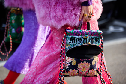 chinese print, fur jacket, glitter, graphic bag, gucci, japanese print, leather bag, multicolor bag, pink fur, pink jacket, pink pants, printed bag, rings, sequined pants, shiny pants, fashion week, frenchystyle, FW, jonathan paciullo, street style, MFW, MILAN, AUTUMN WINTER 2018-2019, FALL WINTER 2018-2019, FW 18-19, horizontal, atmosphere details