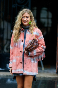 sindlv, emili sindlev, light pink leather jacket, tie and dye jacket, fringe jacket, cowboy jacket, grey dress, high collar dress, mini dress, knit dress, knitwear, brown leather clutch, animal skin clutch, fashion week, frenchystyle, FW, jonathan paciullo, street style, PFW, PARIS, vertical, atmosphere details, detail