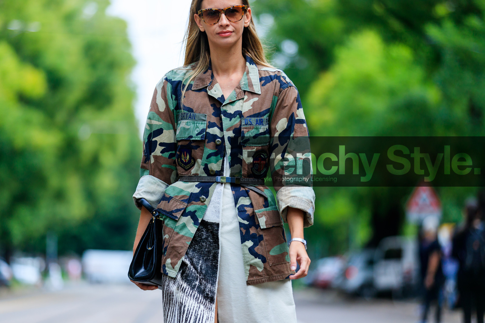 atmosphere details, black bag, black belt, camo jacket, camouflage, Clara Racz, detail, fashion week, frenchystyle, FW, green jacket, horizontal, jonathan paciullo, leather bag, leather belt, MFW, MILAN, military jacket, printed jacket, SPRING SUMMER 2017, SS 17, street style, sunglasses, trousers, white dress