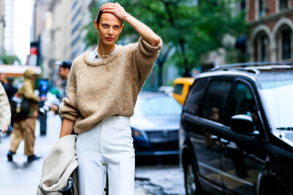 aymeline valade, beige coat, beige sweater, model, necklace, trousers, white pants, street style, jonathan paciullo, FW, frenchystyle, fashion week, NYFW, NEW YORK, SPRING SUMMER 2019, SS 19, atmosphere details, horizontal, detail