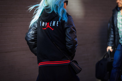atmosphere details, AUTUMN WINTER 2016-2017, AW 16-17, basketball, black jacket, bomber jacket, detail, dyed hair, embroidered jacket, embroideries, fashion week, frenchystyle, FW, FW 16-17, horizontal, jonathan paciullo, NEW YORK, NYFW, street style, supreme, teddy jacket, woman