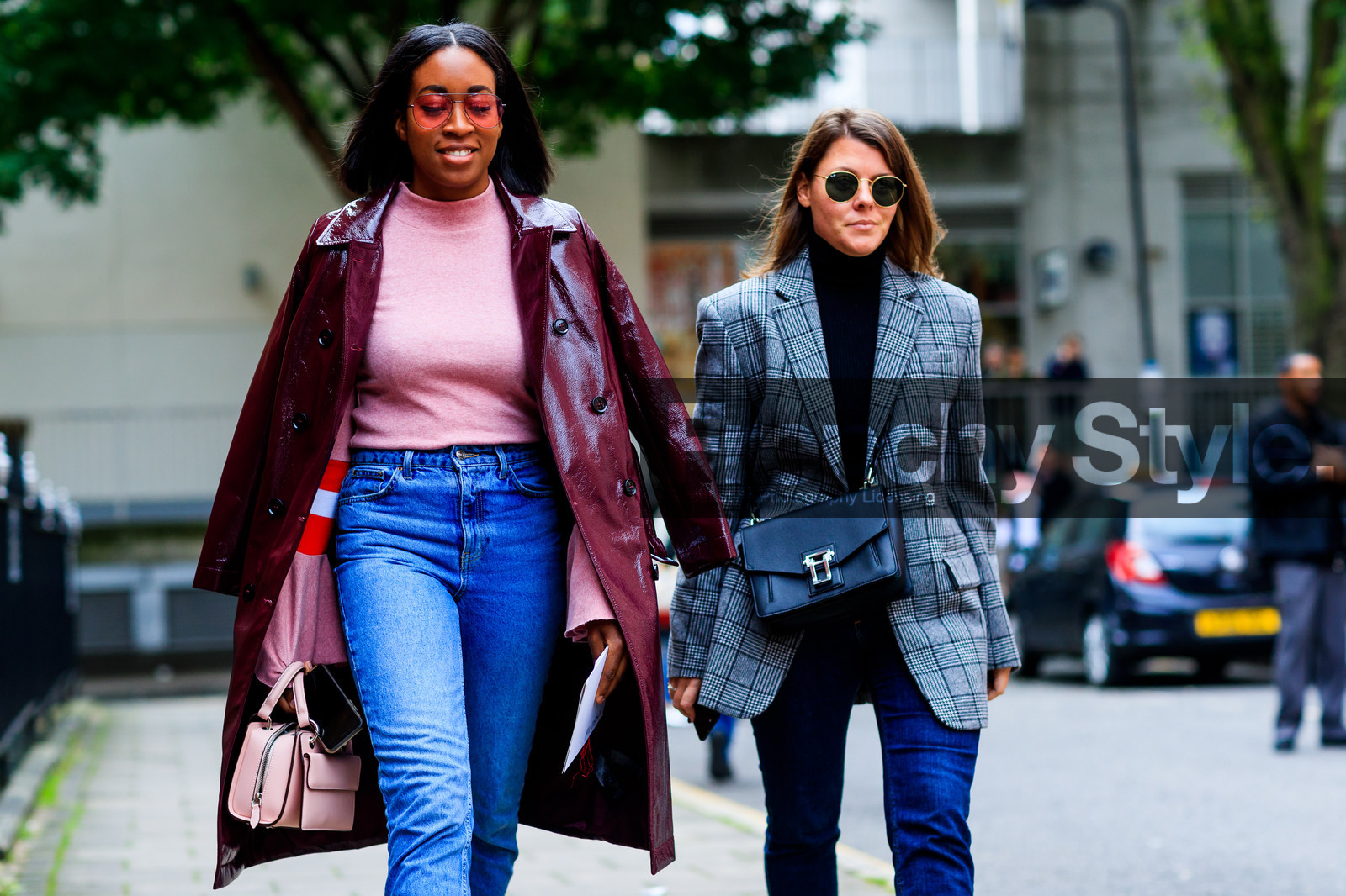 atmosphere details, black bag, black sweater, blazer, blue denim, bordeaux, burgundy, checked jacket, denim pants, detail, fashion week, frenchystyle, FW, graphic jacket, grey jacket, horizontal, jeans, jonathan paciullo, leather bag, leather coat, LFW, LONDON, pink bag, pink sweater, plaid, printed jacket, red coat, SPRING SUMMER 2018, SS 18, street style, trousers