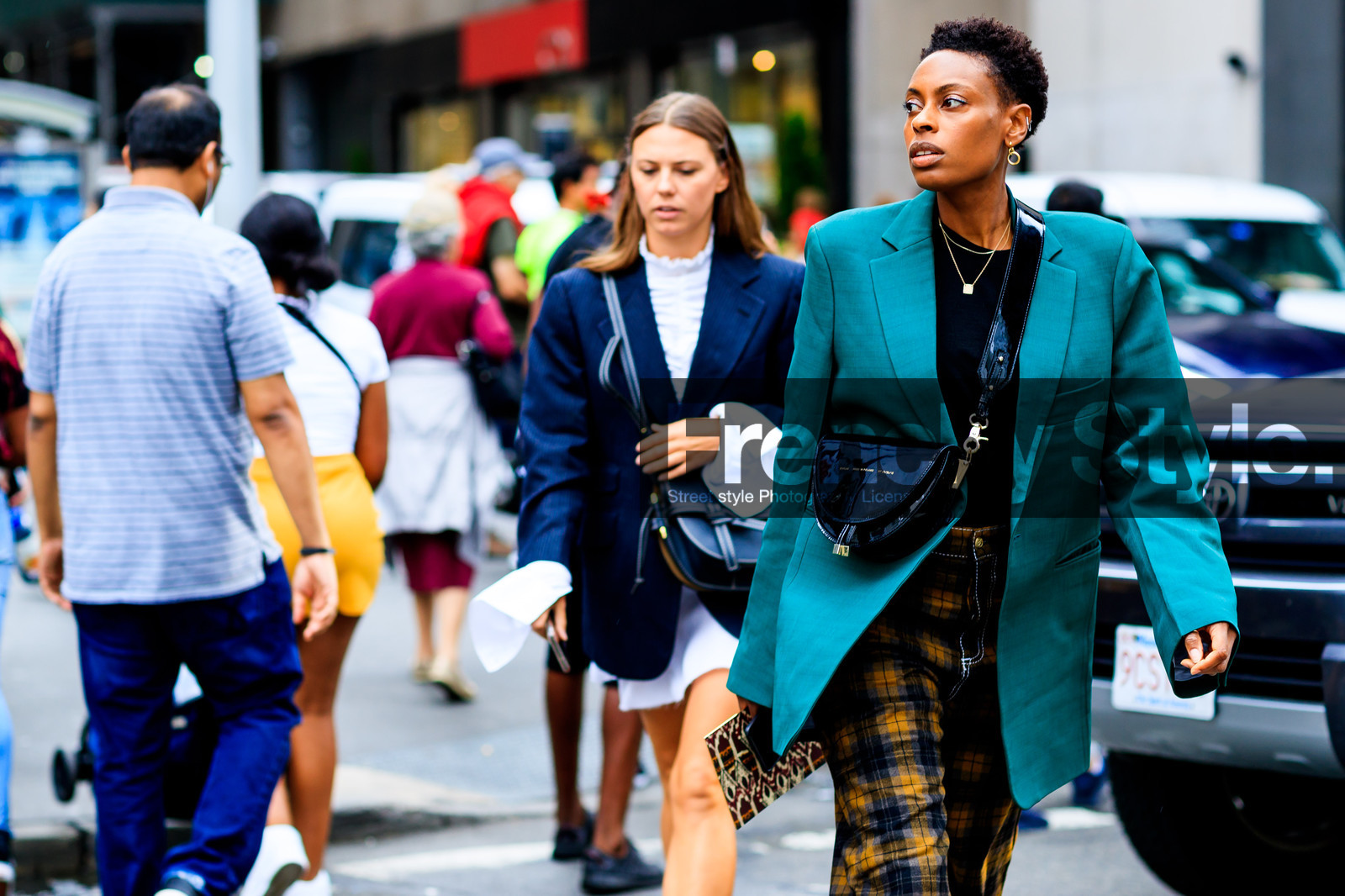 black bag, black jacket, black knit, blazer, brown pants, checked, donna wallace, emerald, graphic pants, green jacket, leather bag, loewe, plaid, printed pants, short hair, tartan, trousers, white dress, street style, jonathan paciullo, FW, frenchystyle, fashion week, NYFW, NEW YORK, SPRING SUMMER 2019, SS 19, atmosphere details, horizontal, detail