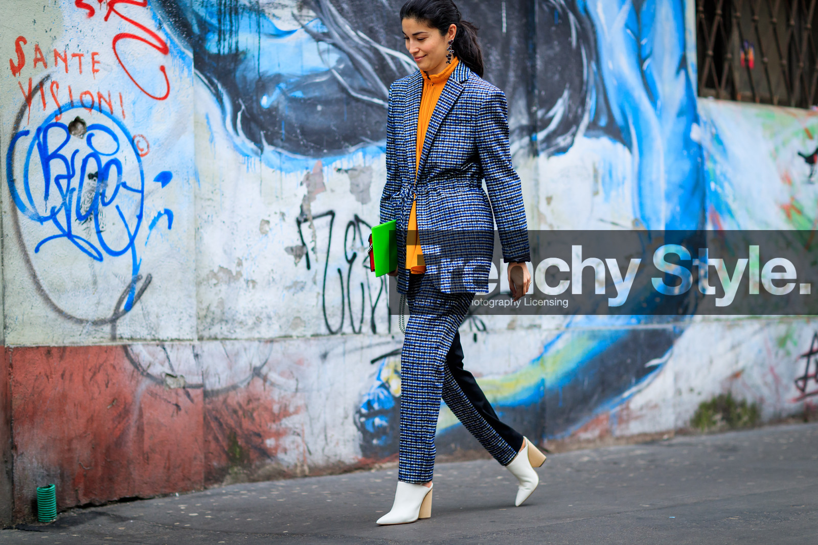 atmosphere details, AUTUMN WINTER 2017-2018, AW 17-18, blazer, blue jacket, blue suit, caroline issa, checked jacket, checked pants, checked suit, FALL WINTER 2017-2018, fashion week, frenchystyle, full length, FW, FW 17-18, graphic jacket, graphic pants, graphic suit, high heels, horizontal, jonathan paciullo, leather shoes, MFW, MILAN, orange sweater, printed jacket, printed pants, printed suit, street style, trousers, white shoes