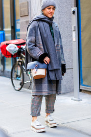 checked, checked coat, checked pants, graphic bag, graphic jacket, graphic pants, grey beanie, grey coat, grey scarf, leather bag, leather shoes, plaid, printed bag, printed jacket, printed pants, tartan, trousers, white shoes, street style, jonathan paciullo, FW, frenchystyle, fashion week, NYFW, NEW YORK, AUTUMN WINTER 2018-2019, AW 18-19, FALL WINTER 2018-2019, FW 18-19, vertical, full length