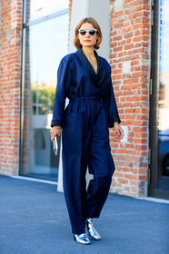 blue jumpsuit, fashion week, frenchystyle, full length, FW, jonathan paciullo, leather shoes, MFW, MILAN, silver shoes, SPRING SUMMER 2018, SS 18, street style, sunglasses, trousers, vertical