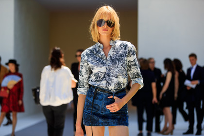 black belt, blue denim, denim skirt, graphic shirt, leather belt, mini skirt, printed shirt, sunglasses, fashion week, frenchystyle, FW, jonathan paciullo, street style, PFW, PARIS, horizontal, atmosphere details, detail, model, AUTUMN WINTER 2018-2019, FALL WINTER 2018-2019, FW 18-19, daria strokous