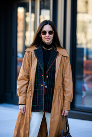 details, pilot sunglasses, dark sunglasses, camel trench, leather trench, leather trench coat, plaid blazer, dark green blazer, golden necklace, black turtleneck, white pants, street style, jonathan paciullo, FW, frenchystyle, fashion week, NYFW, NEW YORK, AUTUMN WINTER 2022-2023, FALL WINTER 2022_2023, FW 22-23, vertical, atmosphere details
