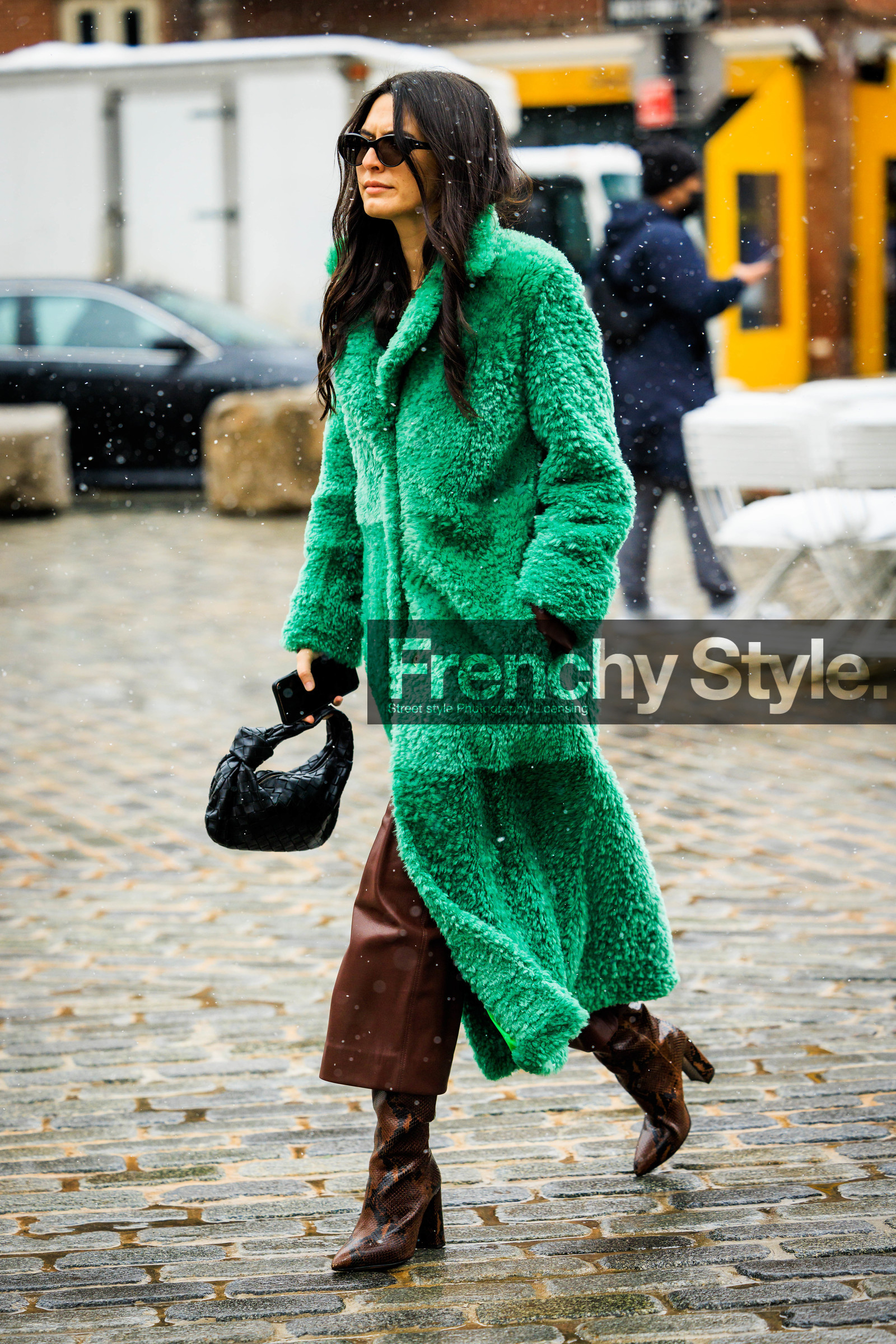 black bottega veneta bag, bottega veneta bag, mini bottega veneta, mini handbag, leather handbah, leather handbag, furry winter look, dark sunglasses, green furry coat, green longcoat, flufly green coat, brown pants, baggy eather pants, animal print boots, brown heeled boots, snake print boots, fashion week, frenchystyle, FW, jonathan paciullo, street style, NYFW, NEW YORK, AUTUMN WINTER 2022-2023, FALL WINTER 2022_2023, FW 22-23, vertical, full length