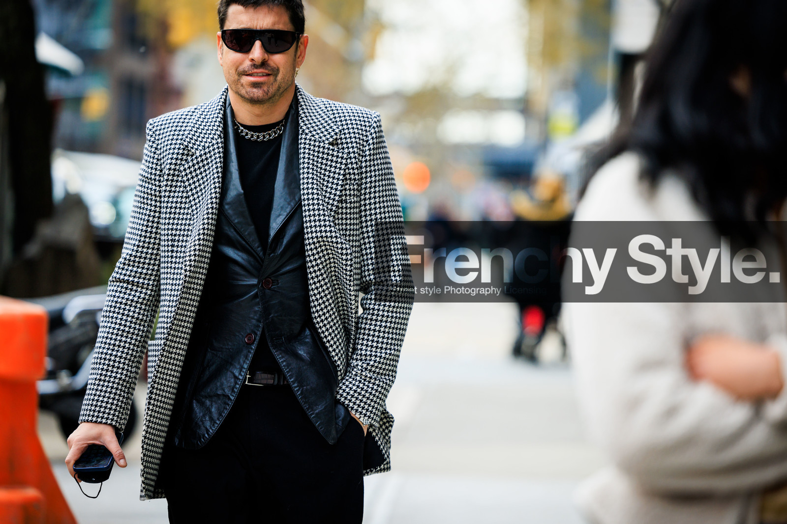 black sunglasses, black leather veste, black and white tweed jacket, silver chain choker, fashion week, frenchystyle, FW, jonathan paciullo, street style, NYFW, NEW YORK, AUTUMN WINTER 2022-2023, FALL WINTER 2022_2023, FW 22-23, atmosphere details, horizontal