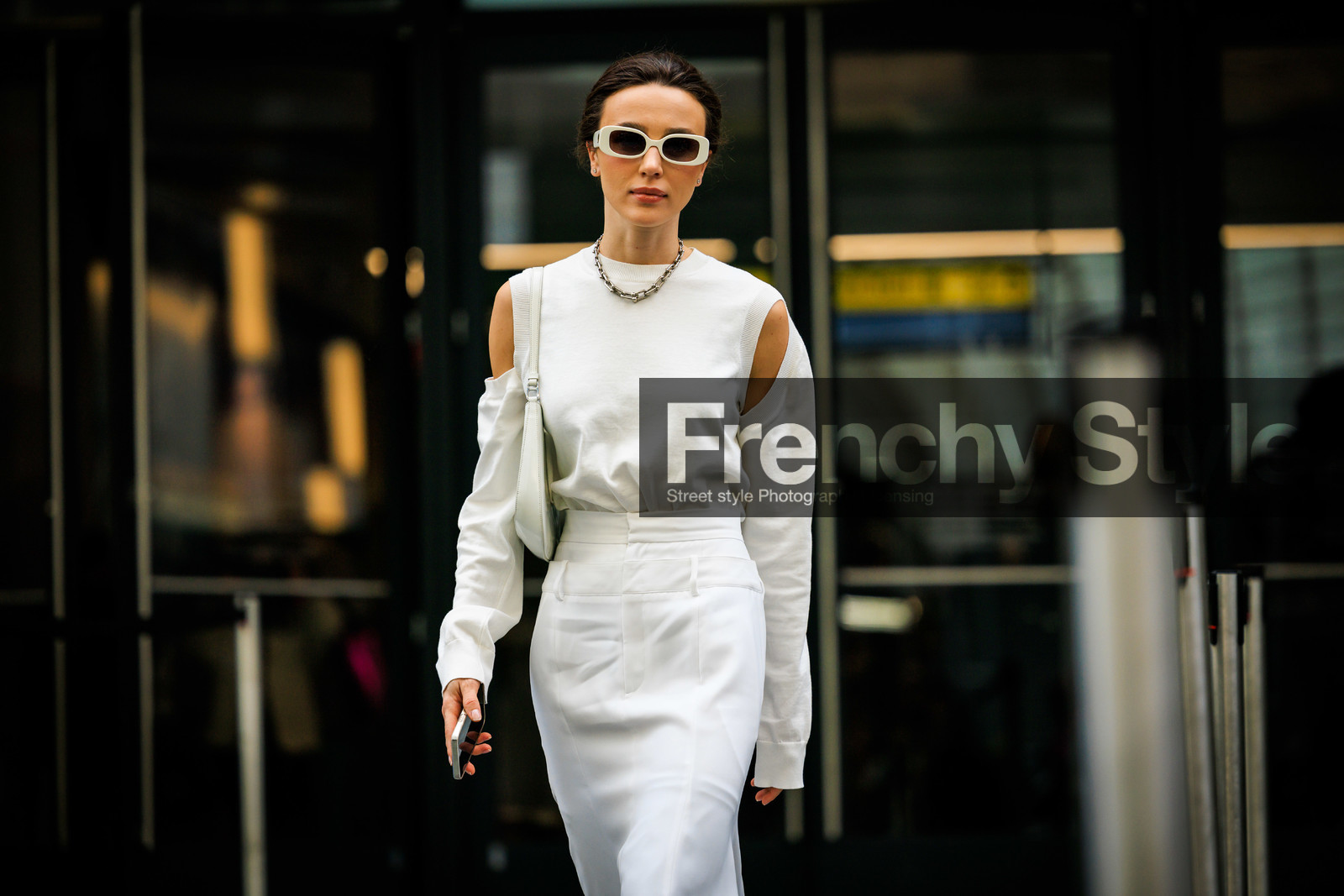 full white look, highwaist white skirt, white cut out top, white prada bag, loewe white sunglasses, mary leest, fashion week, frenchystyle, FW, jonathan paciullo, street style, NYFW, NEW YORK, AUTUMN WINTER 2022-2023, FALL WINTER 2022_2023, FW 22-23, atmosphere details, horizontal