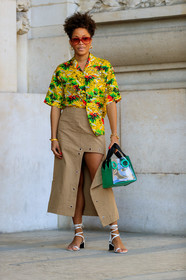 asymetric, beige skirt, floral, flowers, geometric, graphic bag, graphic shirt, green bag, leather bag, leather shoes, printed bag, printed shirt, sunglasses, transparent bag, tucked in, white shoes, yellow shirt, PARIS, PFW, street style, jonathan paciullo, FW, frenchystyle, fashion week, AUTUMN WINTER 2019-2020, AW 19-20, FALL WINTER 2019-2020, FW 19-20, vertical, full length