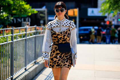 animal print, black bag, brown dress, fanny pack, graphic dress, graphic shirt, leather bag, leopard, polka dot, printed dress, printed shirt, sunglasses, white shirt, fashion week, frenchystyle, FW, jonathan paciullo, street style, NYFW, NEW YORK, SPRING SUMMER 2019, SS 19, atmosphere details, horizontal, detail
