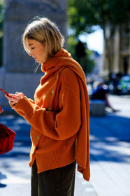 brown pants, camille charriere, orange sweater, trousers, fashion week, frenchystyle, FW, jonathan paciullo, street style, LFW, LONDON, SPRING SUMMER 2019, SS 19, vertical, detail, atmosphere details