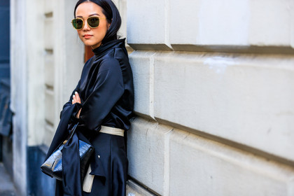 black bag, black shirt, black skirt, leather bag, sunglasses, tone on tone, total look black, yoyo cao, fashion week, frenchystyle, FW, jonathan paciullo, street style, LFW, LONDON, SPRING SUMMER 2019, SS 19, atmosphere details, horizontal, detail