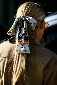 beige jacket, black and white, black scarf, louis vuitton, monogram, fashion week, frenchystyle, FW, jonathan paciullo, street style, LFW, LONDON, AUTUMN WINTER 2019-2020, AW 19-20, FW 19-20, FALL WINTER 2019-2020, vertical, atmosphere details, detail