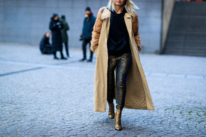 beige coat, black sweater, brown fur, golden boots, golden pants, high heels, leather shoes, long coat, shiny boots, shiny pants, trousers, fashion week, frenchystyle, FW, jonathan paciullo, street style, PFW, PARIS, SPRING SUMMER 2017, SS 17, HAUTE COUTURE, atmosphere details, detail, horizontal, holly rodgers