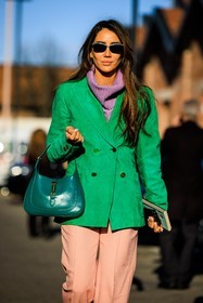 gucci bag, blue bag, leather bag: gucci, purple turtleneck, purple jumper, knitted jumper, black sunglasses, salmon pink pants, green blazer, buttoned blazer, tamara kalinic, fashion week, frenchystyle, FW, jonathan paciullo, street style, vertical, atmosphere details, detail